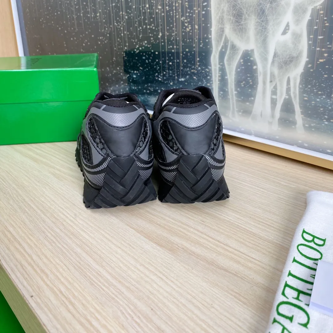 p620🐮🐮High-end version, the original 1:1 couple style new model is on the shelves🔥BV Orbit sneakers Wang Yibo's same style couple's Dad Runner sneakers, made of lightweight technical mesh fabric. Features a geometric patterned rubber outsole. The outsole is made of color-blocked TPU outsole. Size: women’s shoes 35-40, men’s shoes 39-45.
